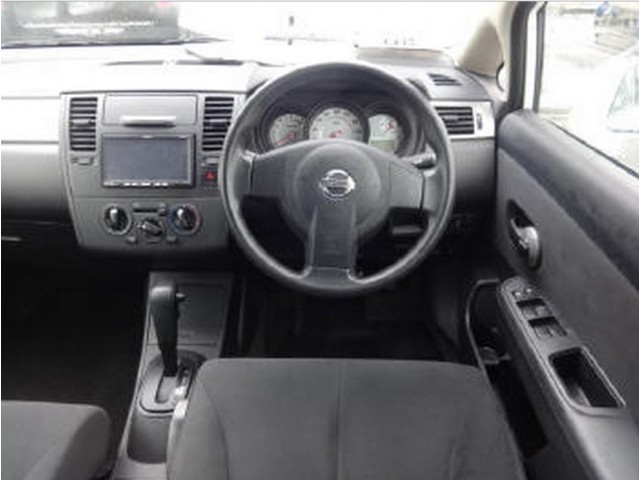 Nissan Tiida Latio 2011 15b